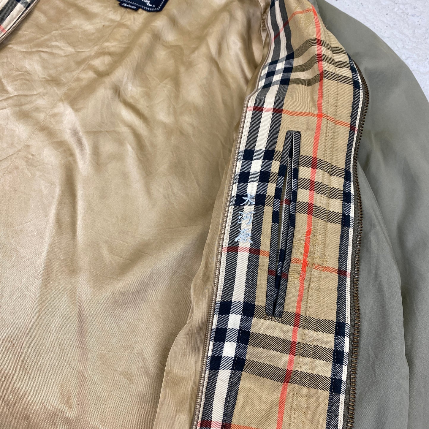 Burberry trenchcoat women (M-L)