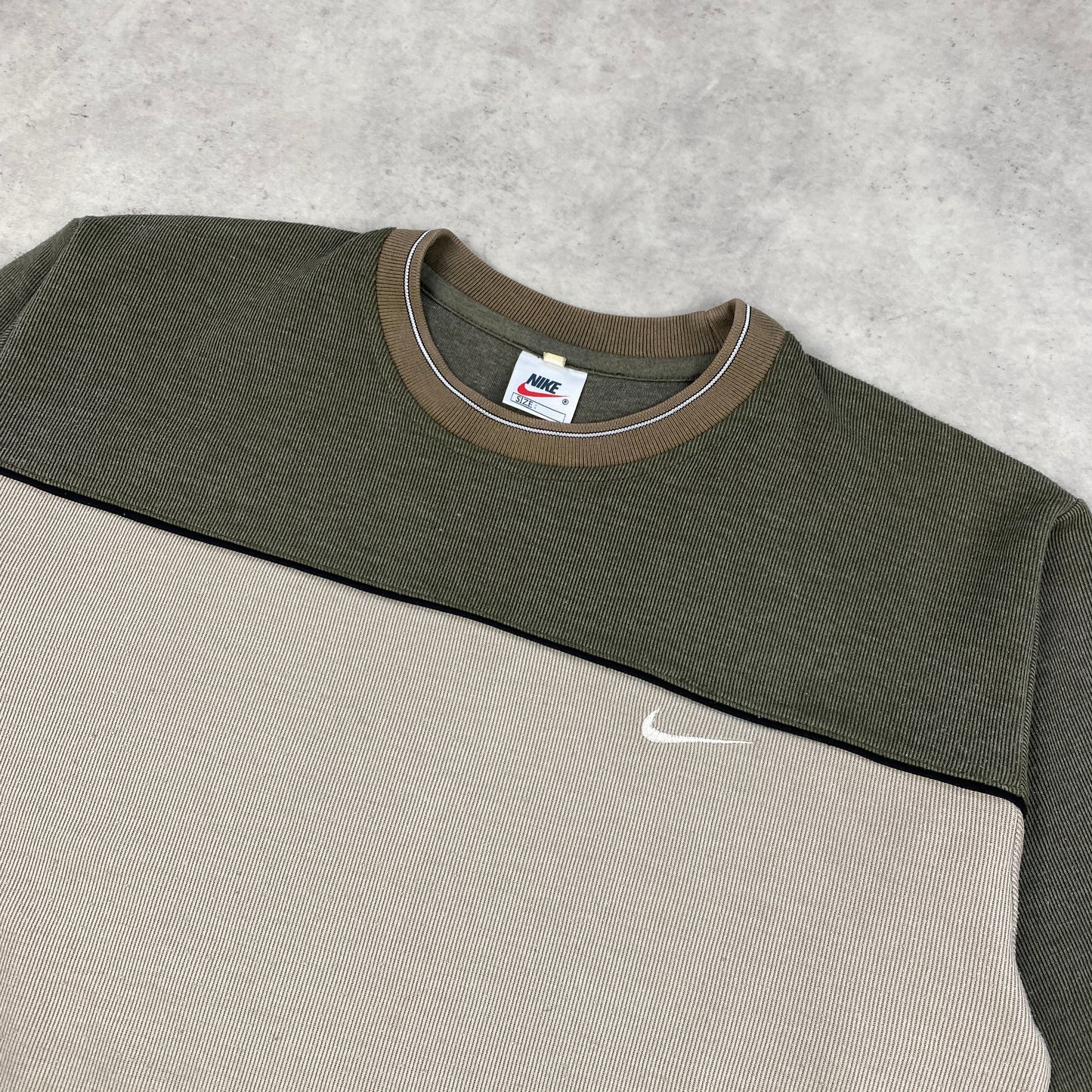 Nike sweater (S-M)