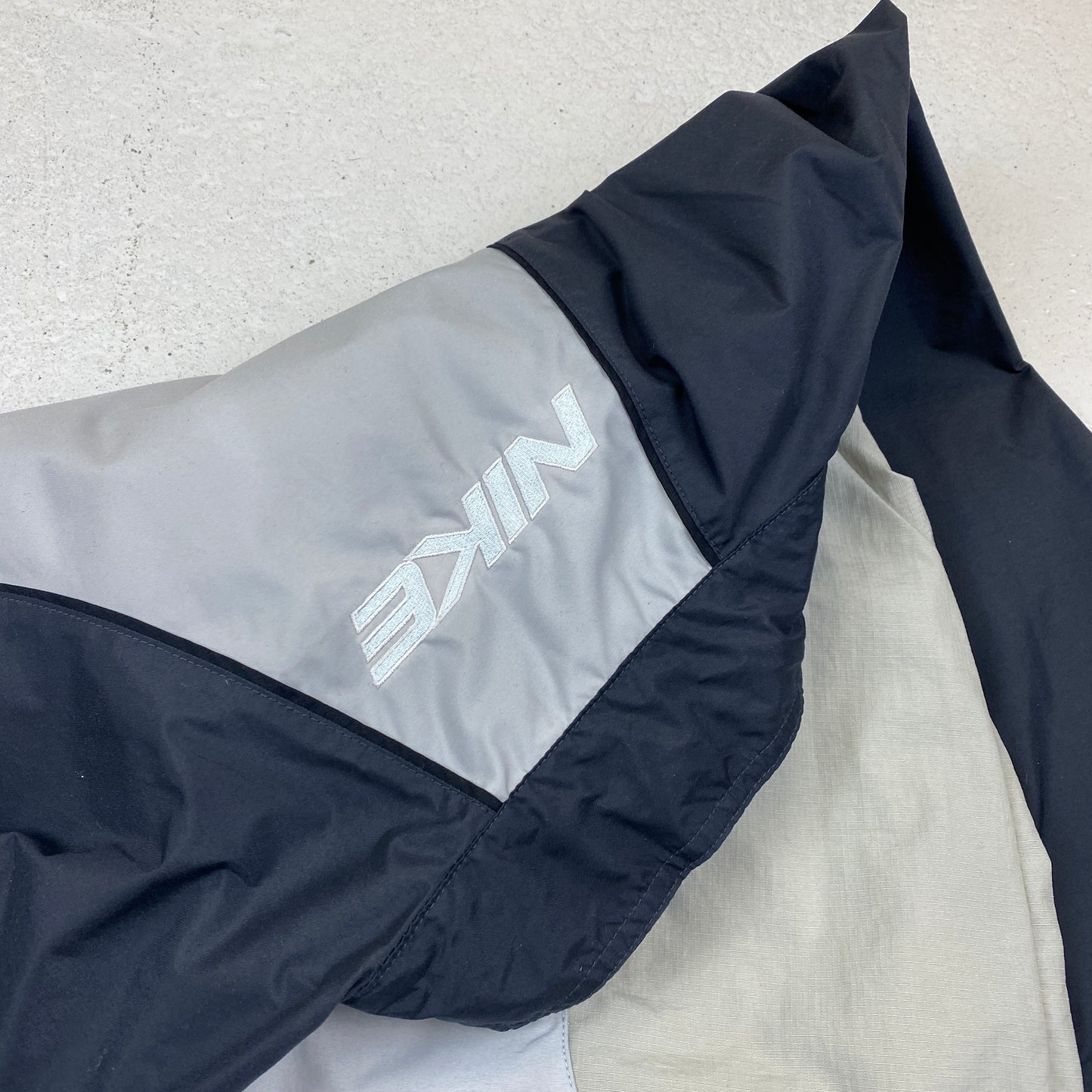 Nike RARE embroidered jacket (L-XL)