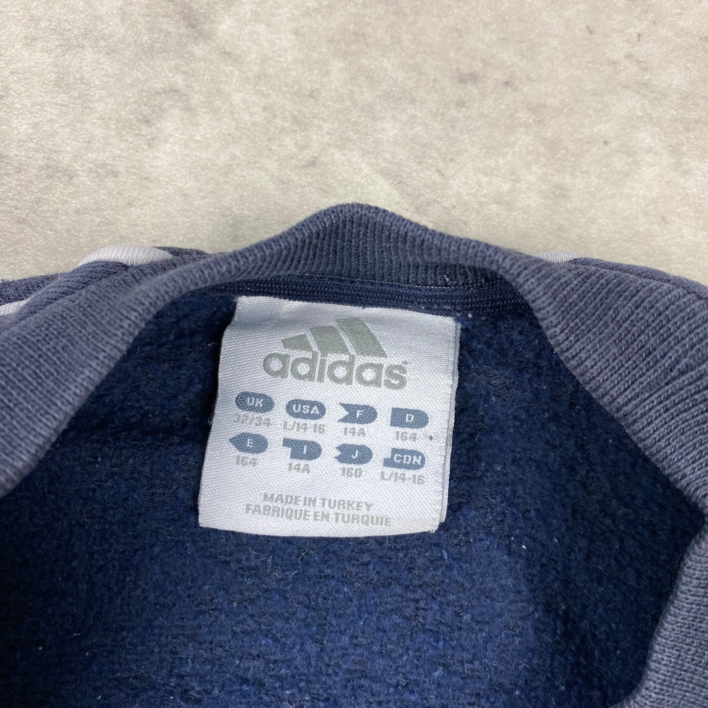 Adidas heavyweight sweater (XS-S)