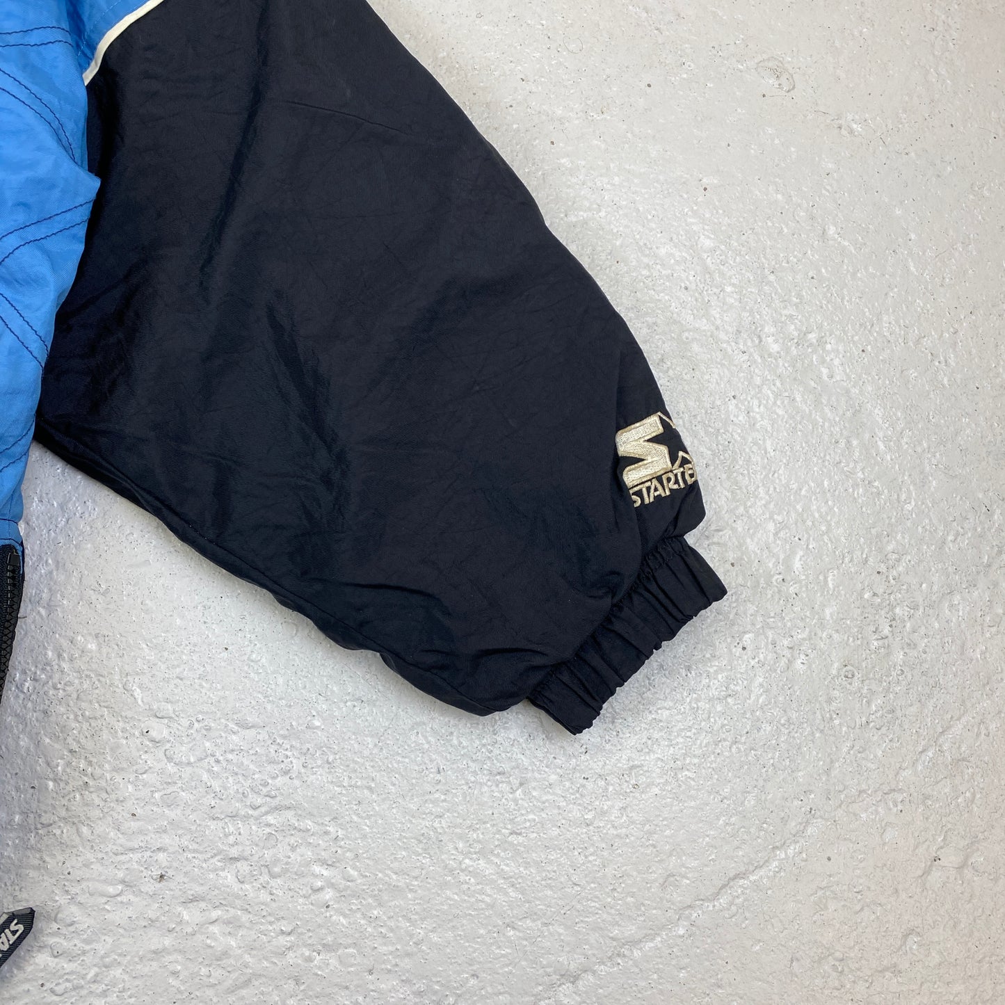 Starter RARE North Carolina heavyweight embroidered windbreaker (XL)