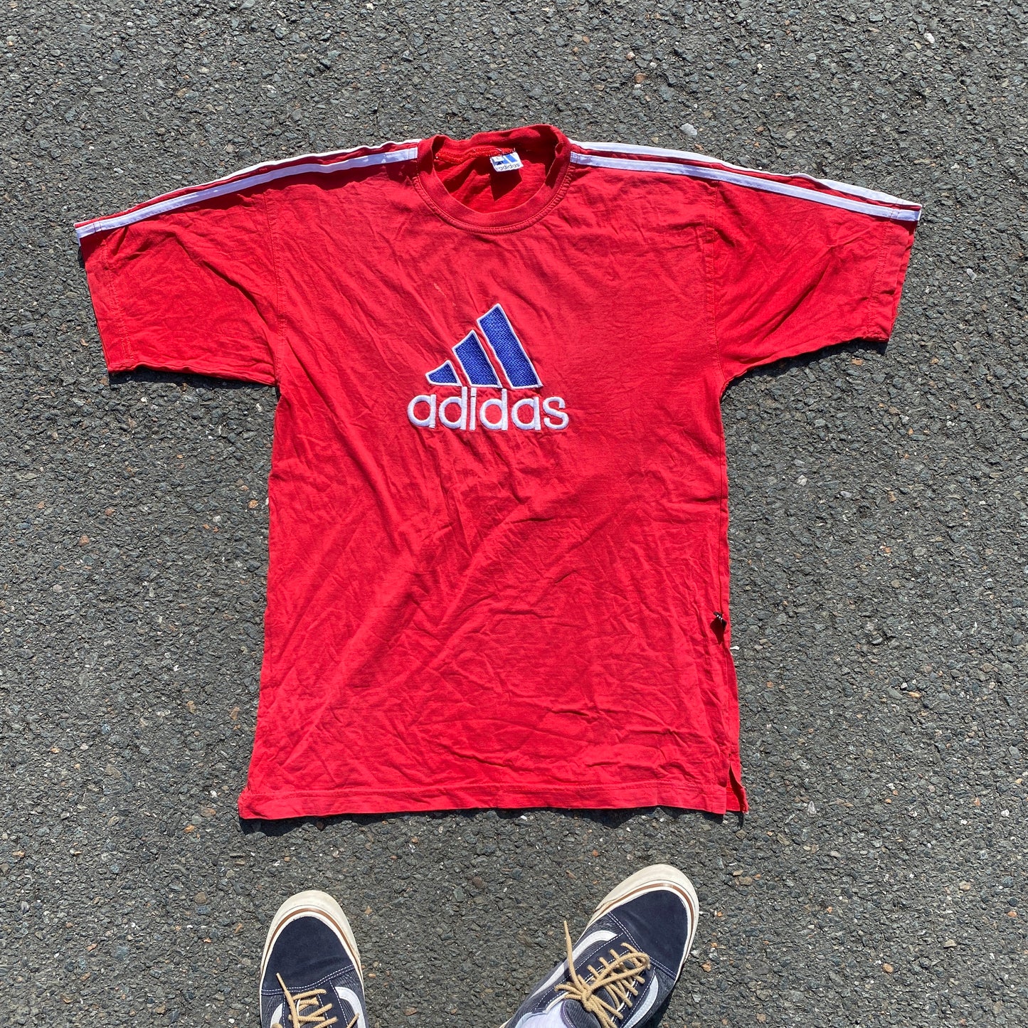 Adidas embroidered t-shirt (M)