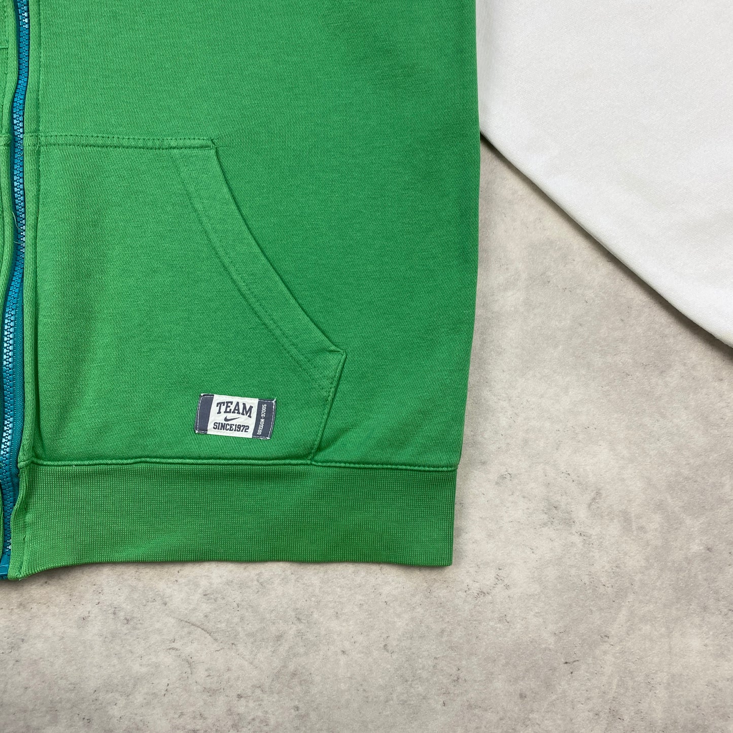 Nike RARE zip sweater (M-L)