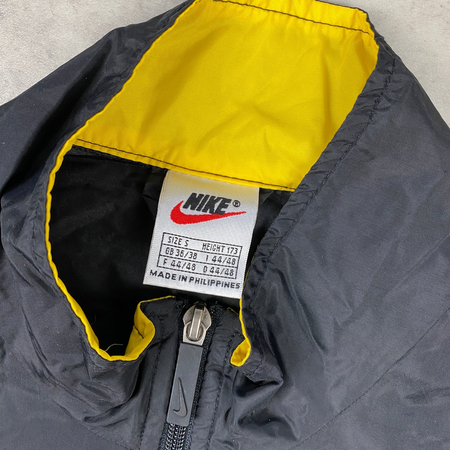 Nike track jacket (S-M)