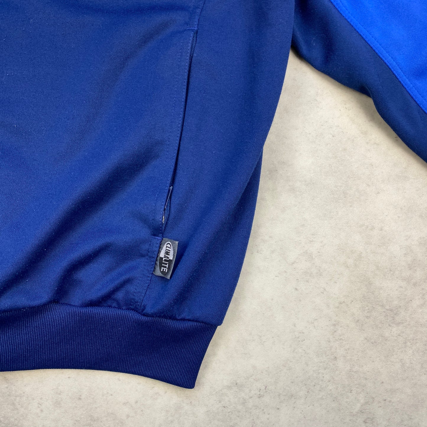 Adidas jacket (L-XL)