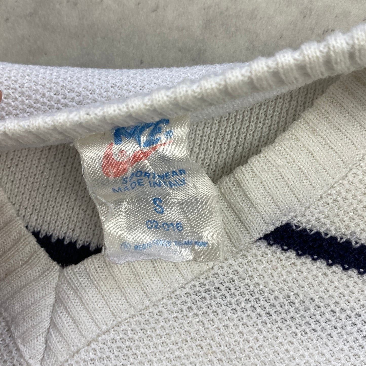 Nike RARE knit v-neck sweater (XXS-XS)