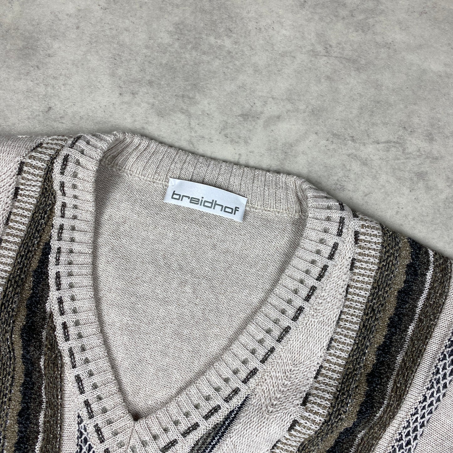 VTG v-neck knit sweater (L)