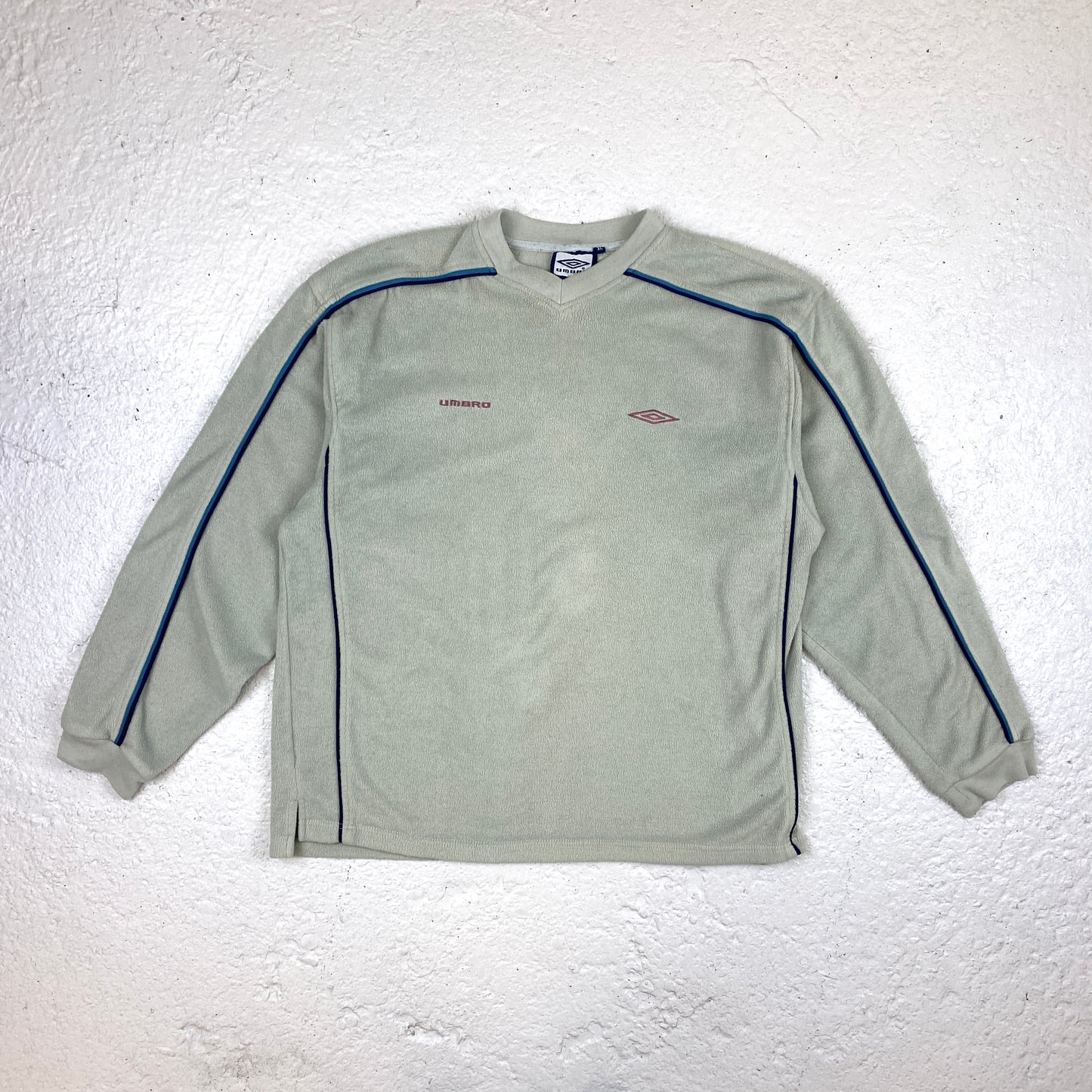 Umbro embroidered v-neck fleece embroidered sweater (L)