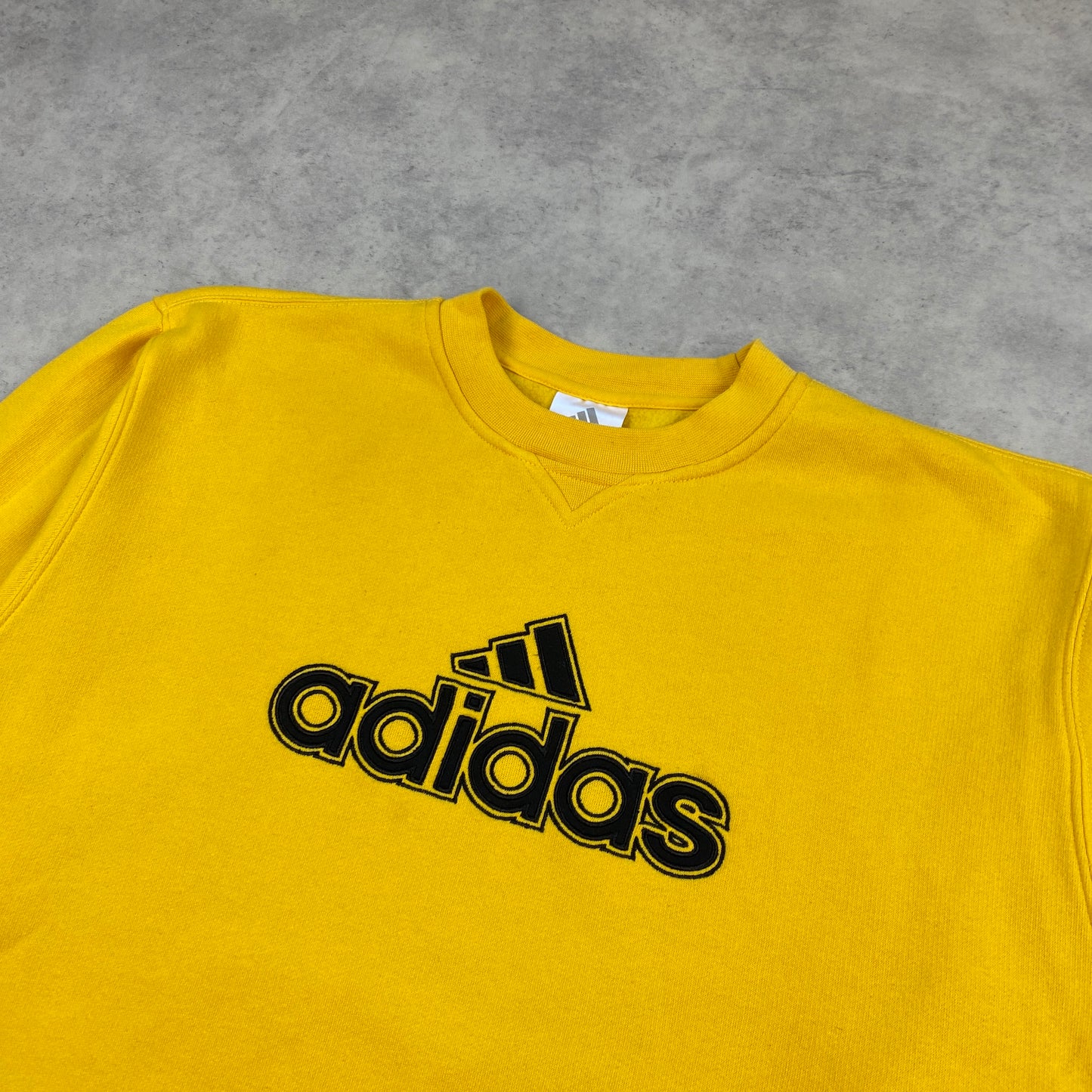 Adidas sweater (L-XL)