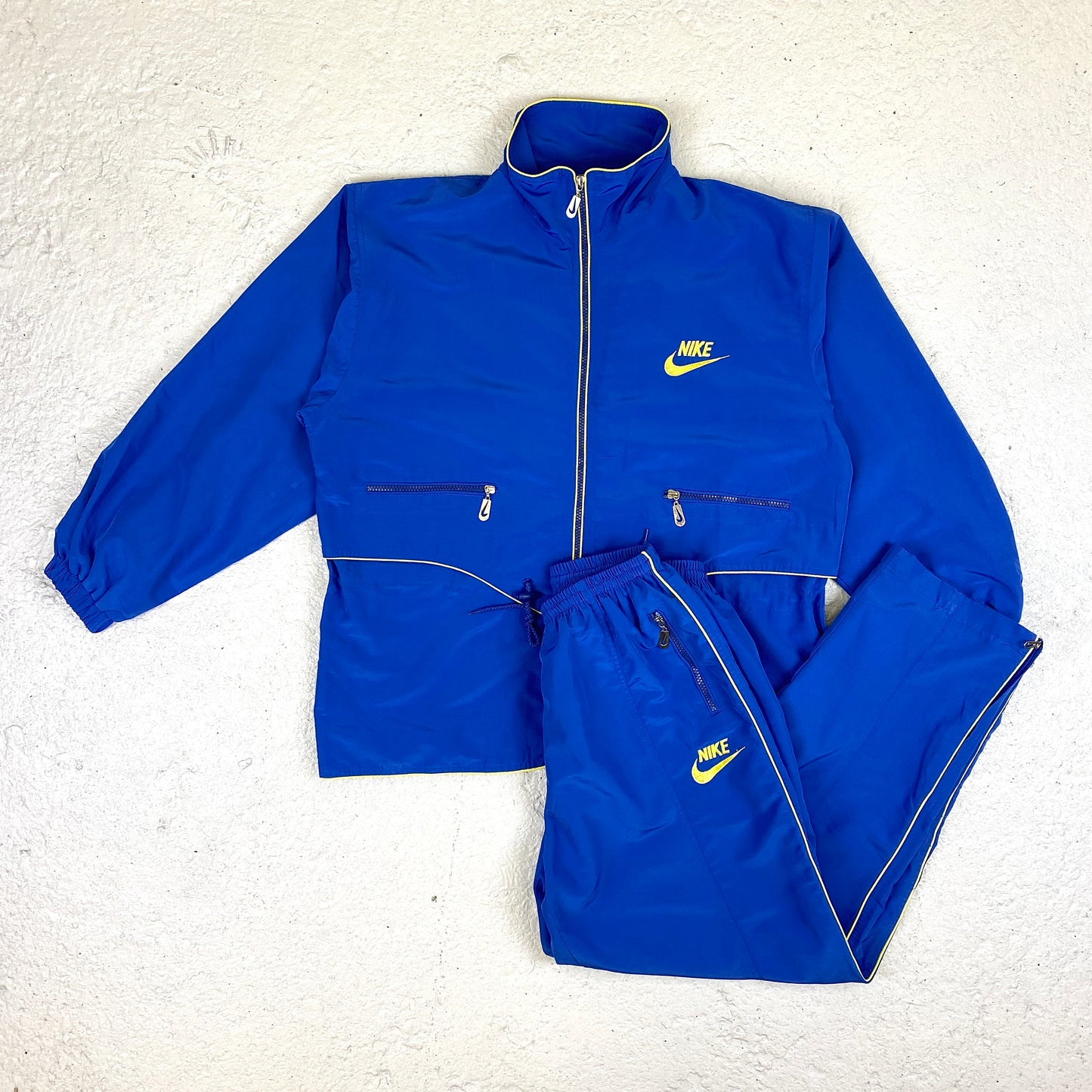 Nike RARE embroidered tracksuit (M-L)