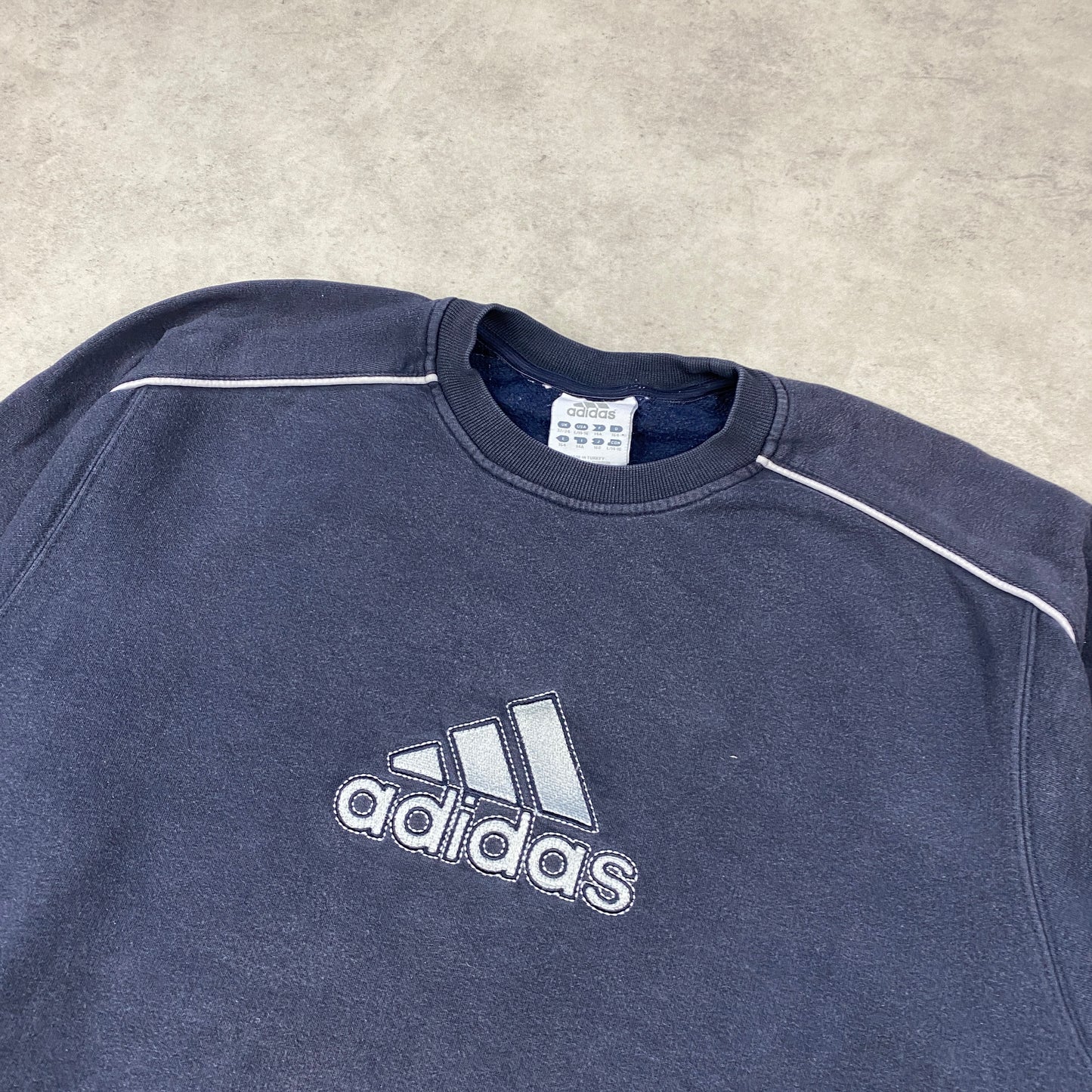 Adidas heavyweight sweater (XS-S)