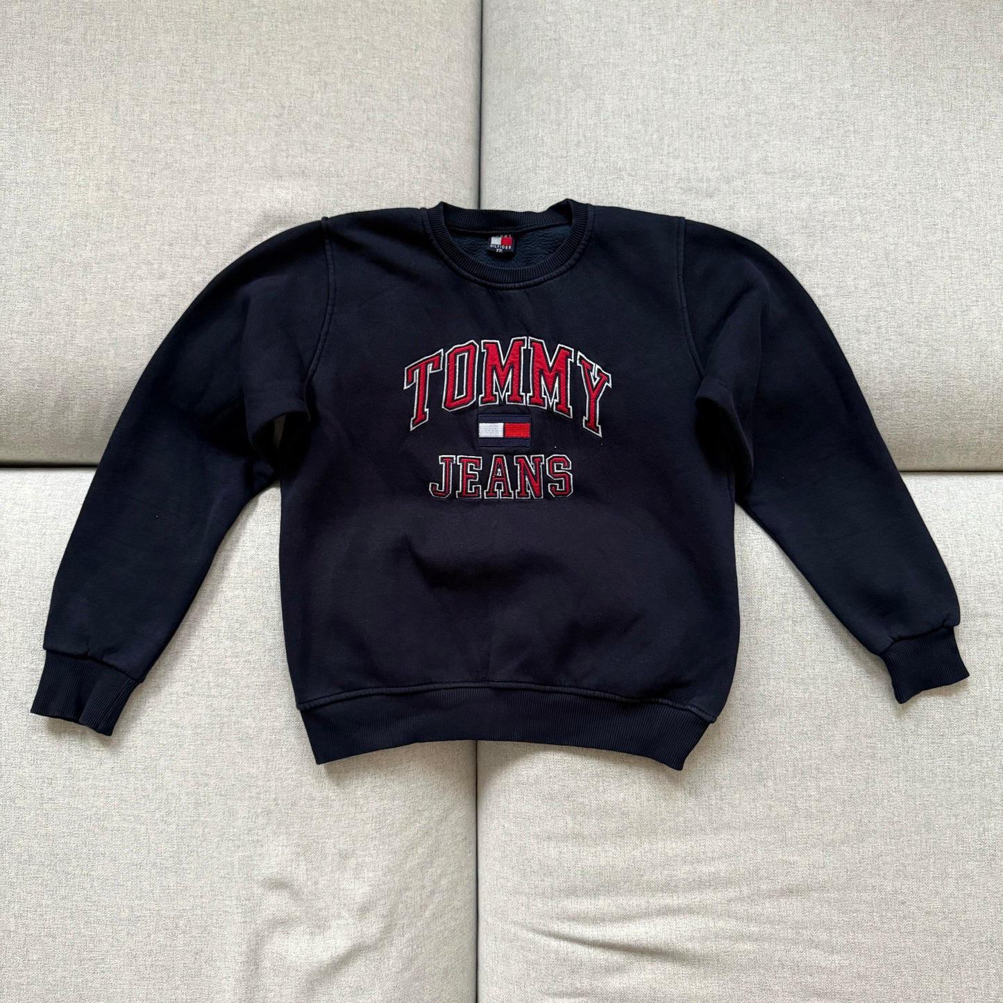 Tommy Hilfiger RARE heavy sweater (XS)