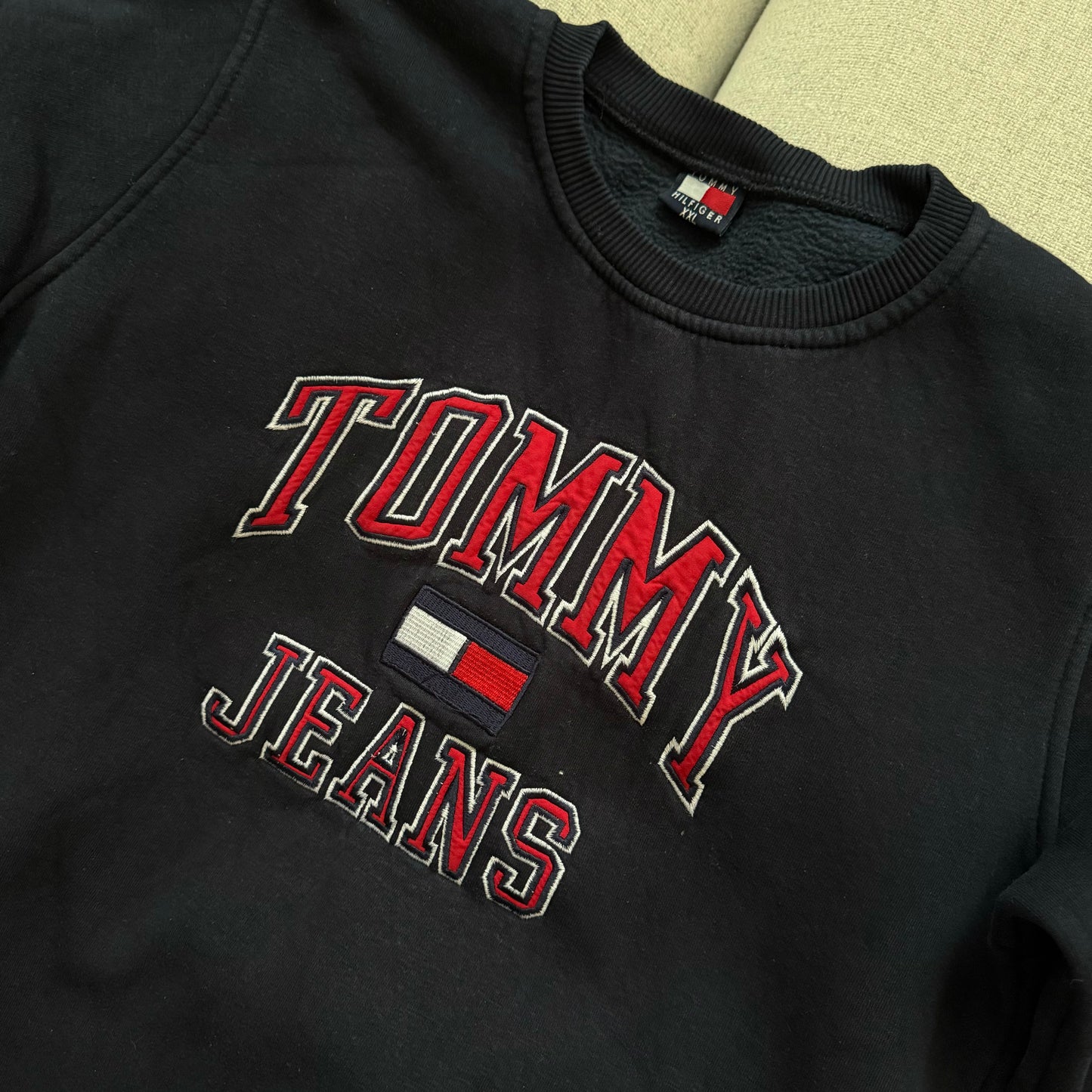 Tommy Hilfiger RARE heavy sweater (XS)