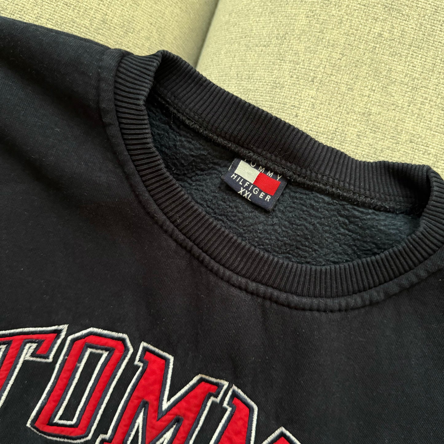 Tommy Hilfiger RARE heavy sweater (XS)