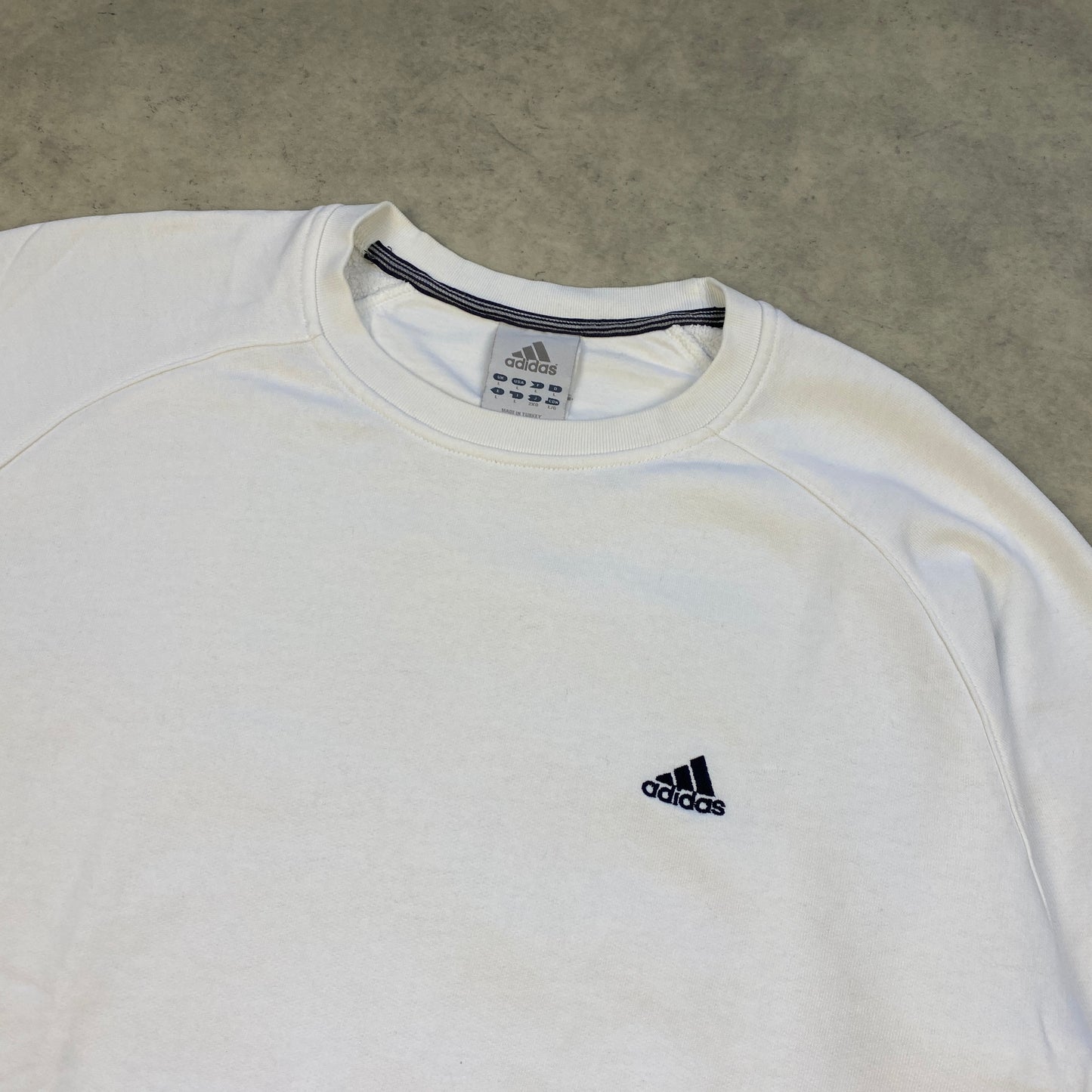 Adidas sweater (L)