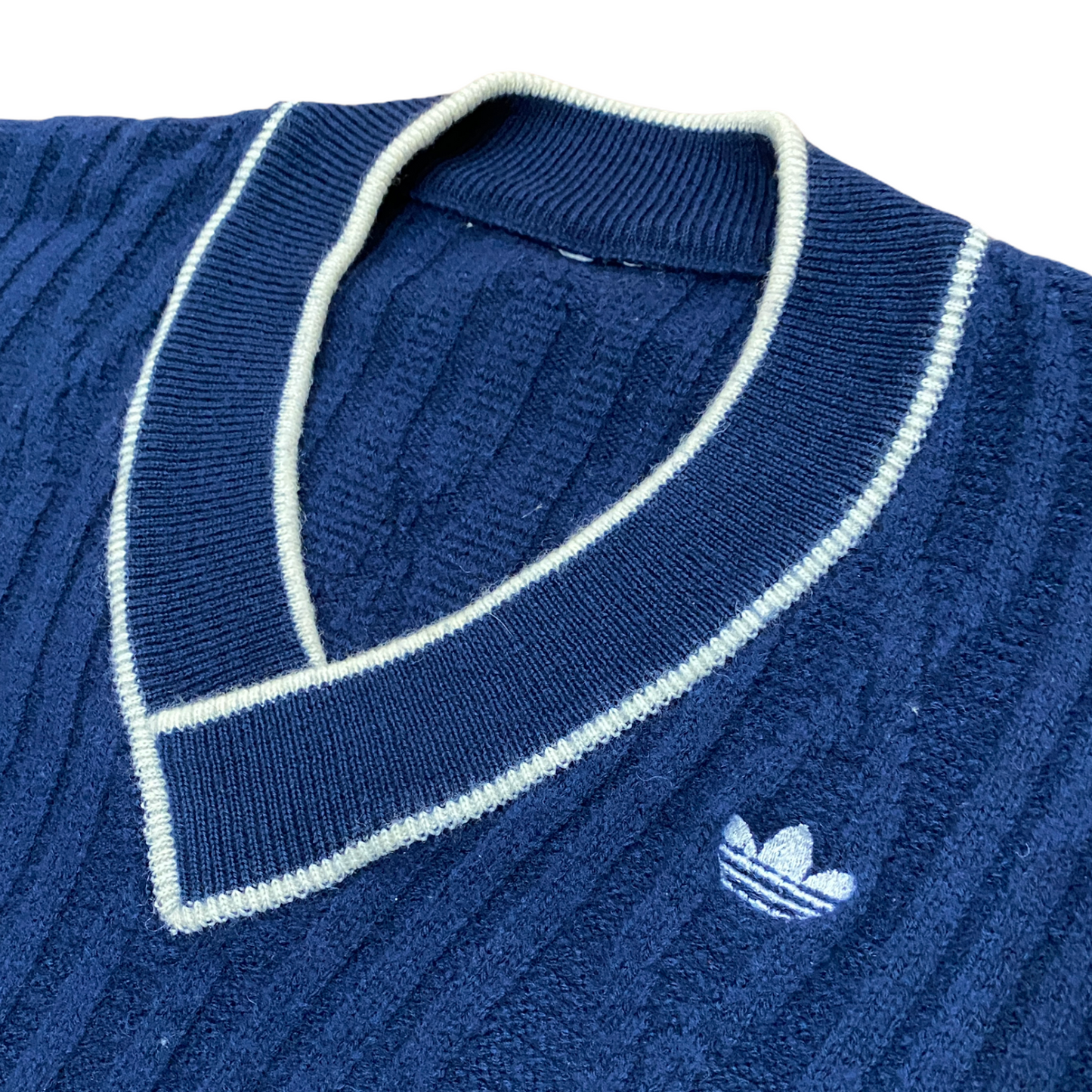 Adidas v-knit sweater (XXS)