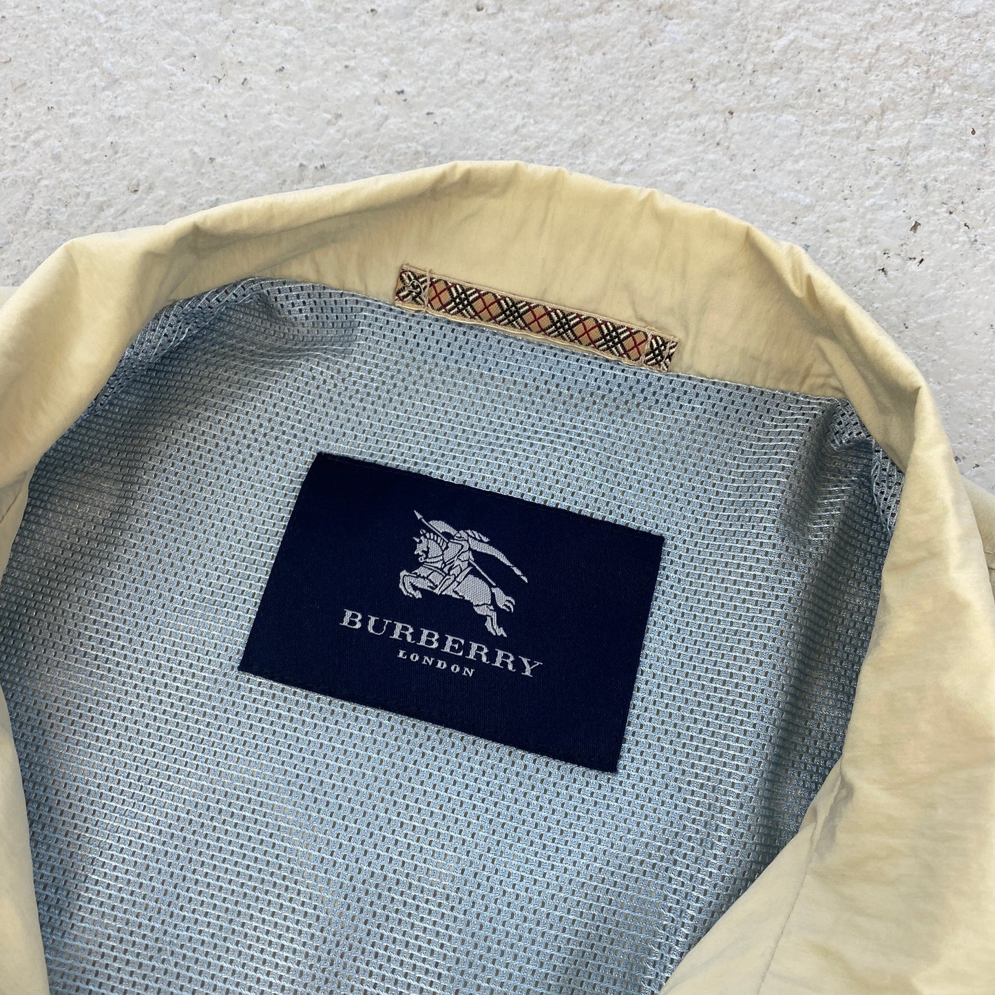 Burberry harrington jacket (M-L)