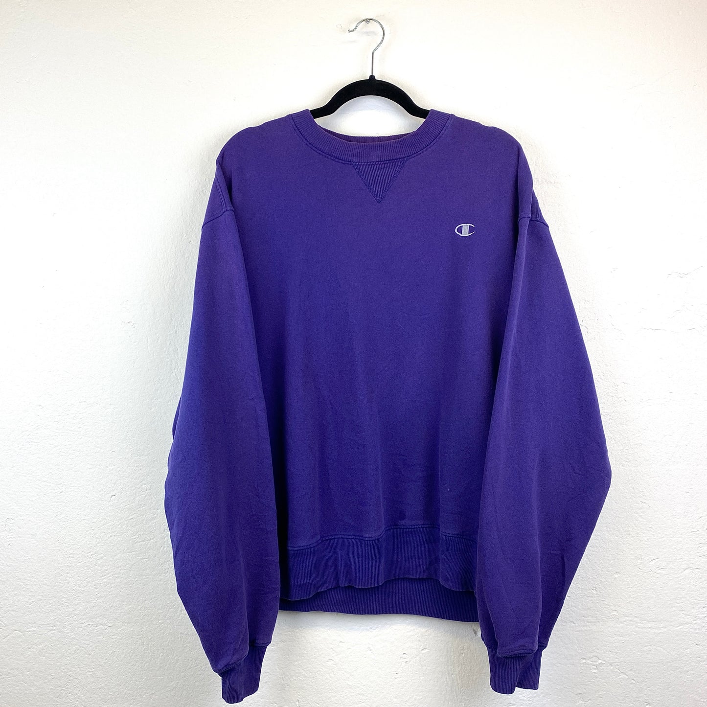 Champion embroidered sweater (L-XL)
