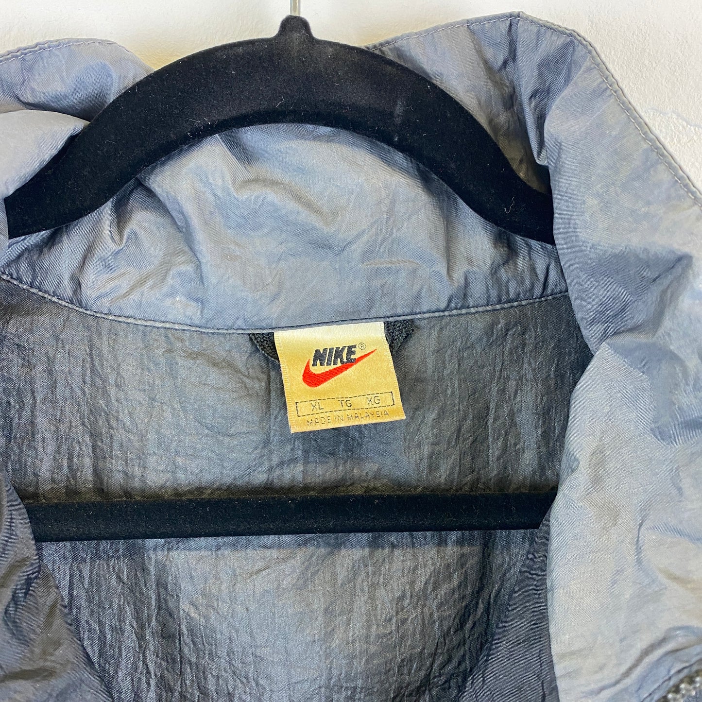 Nike RARE embroidered track jacket (XL)