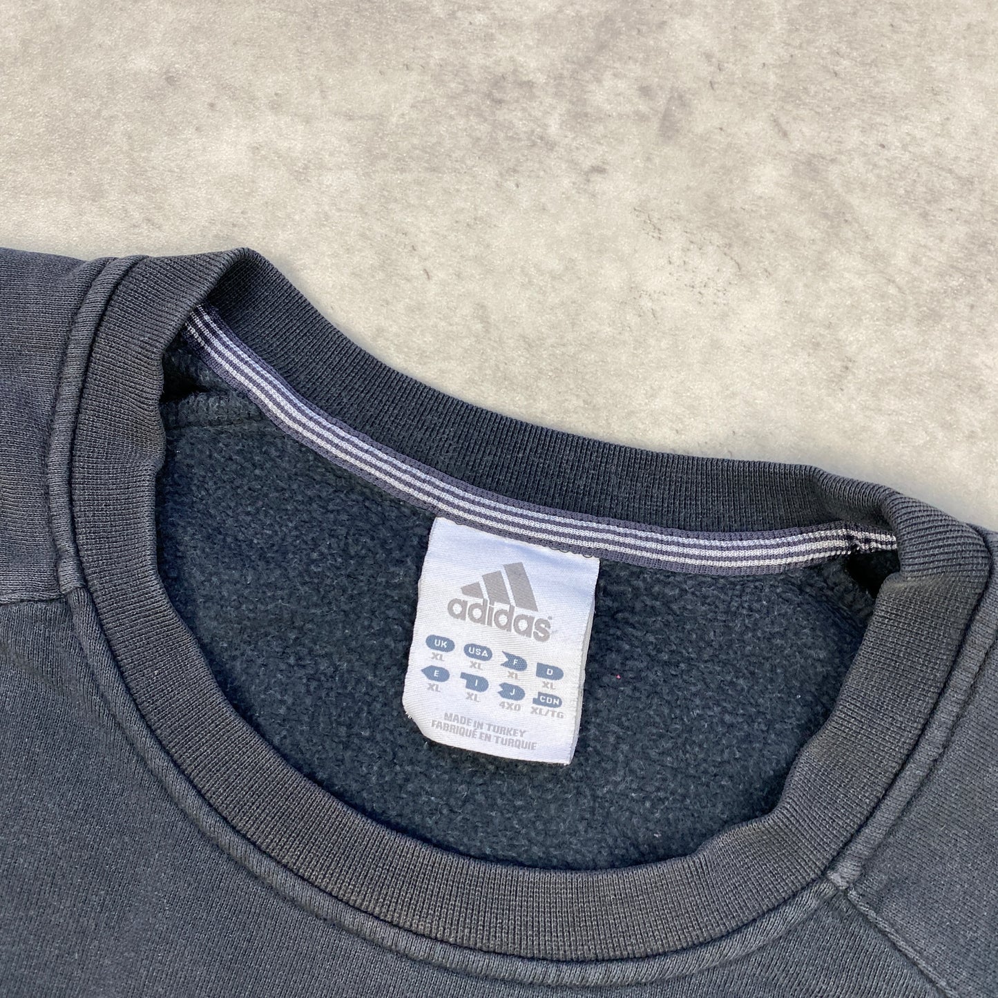 Adidas heavyweight sweater (XL)