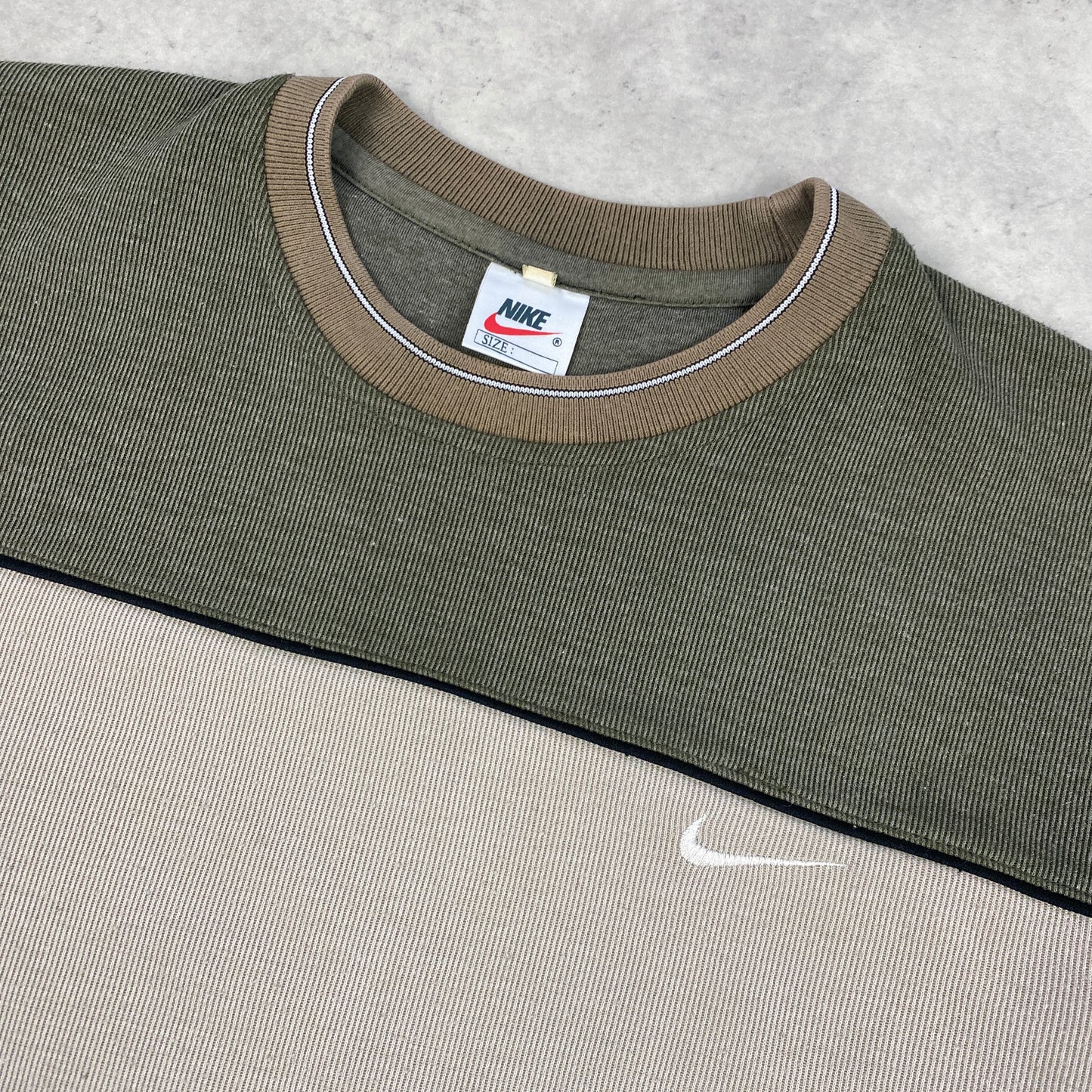 Nike sweater (S-M)