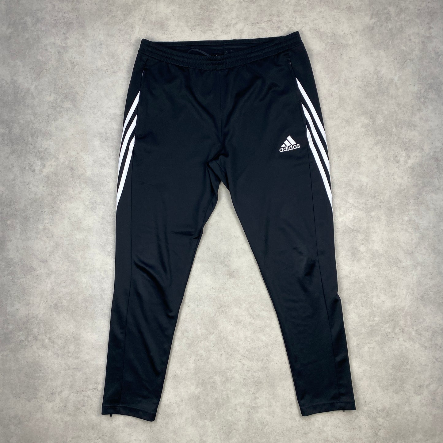 Adidas pants (L)