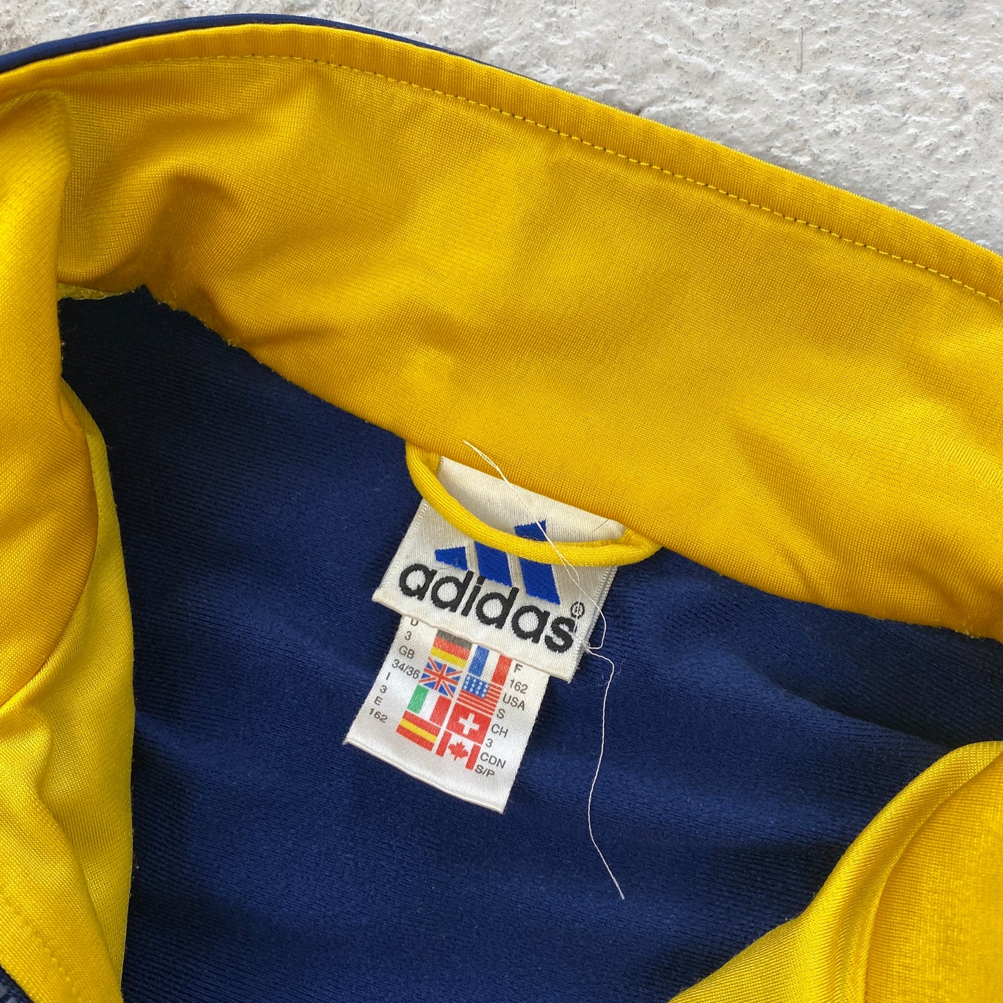 Adidas zip jacket (M-L)